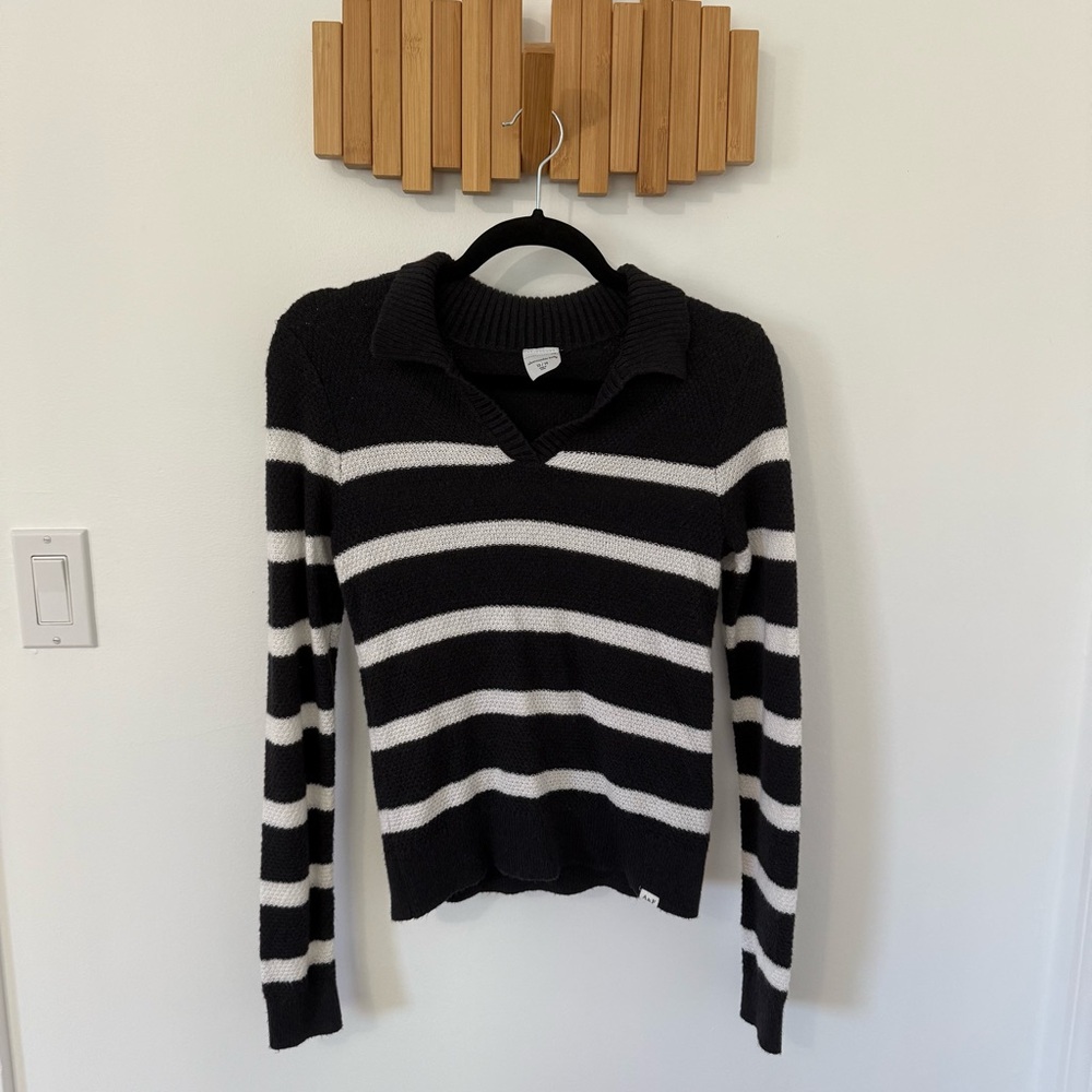 Abercrombie Kids Black And White Striped V-Neck Collar Sweater, Size 13/14